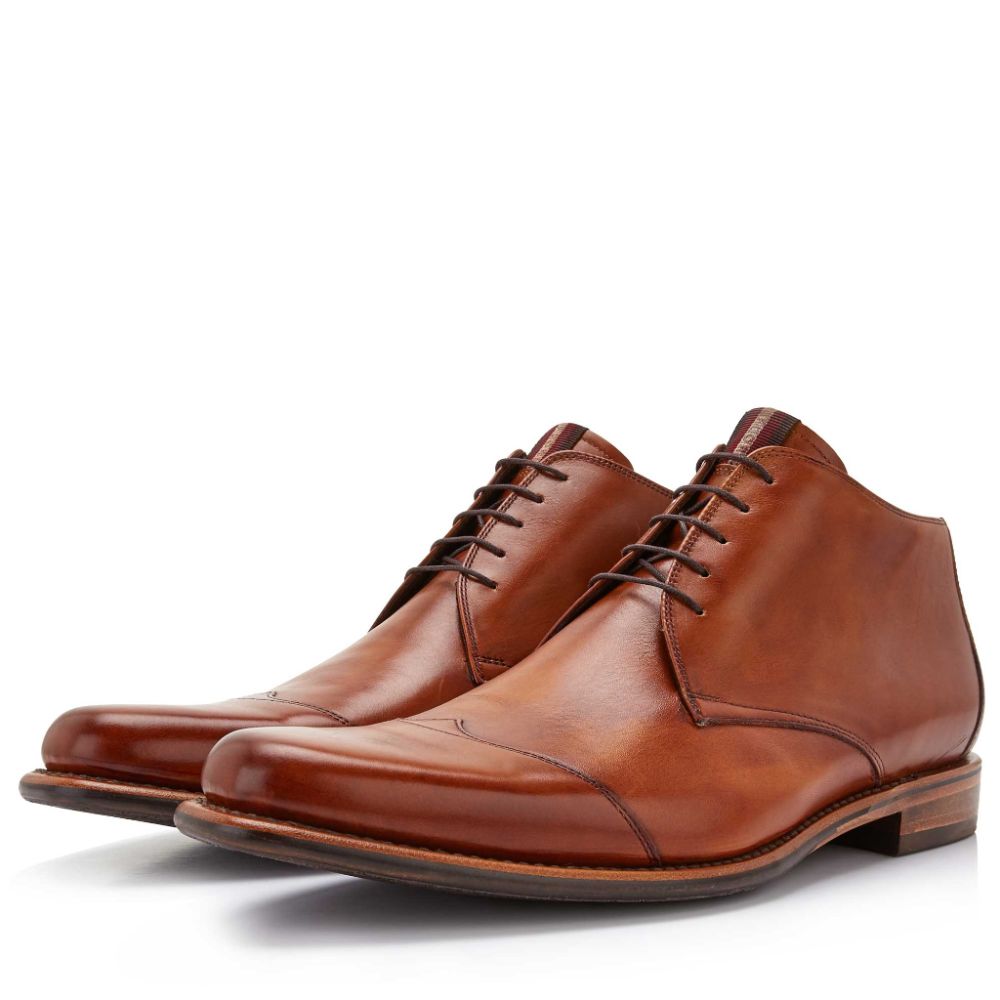 10077/11 - Cognackleurige leren halfhoge veterboot 10077/11 - Cognackleurige leren halfhoge veterboot