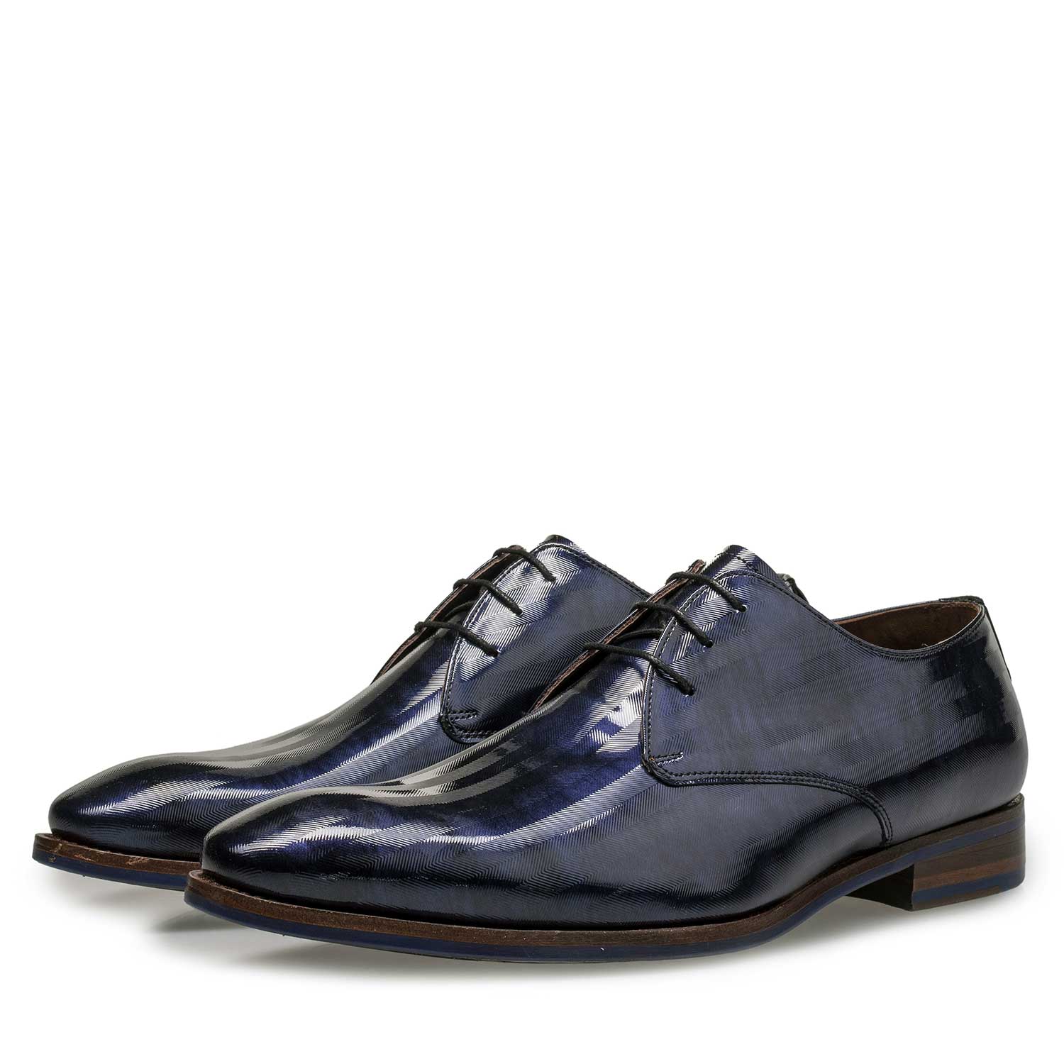 18066/02 - Premium veterschoen van blauw lakleer 18066/02 - Premium veterschoen van blauw lakleer