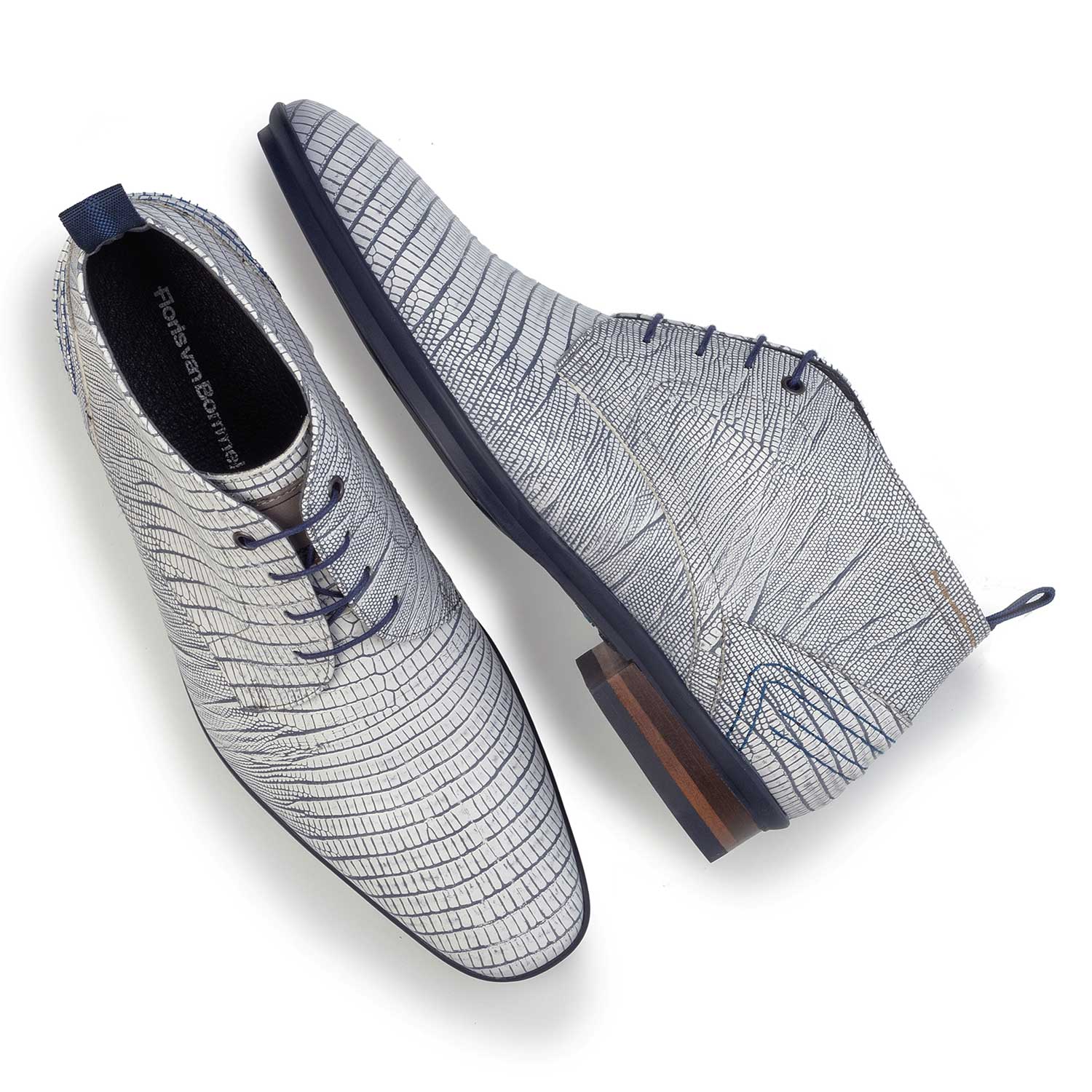 10960/13 - Witte veterboot van leer met lizardprint 10960/13 - Witte veterboot van leer met lizardprint