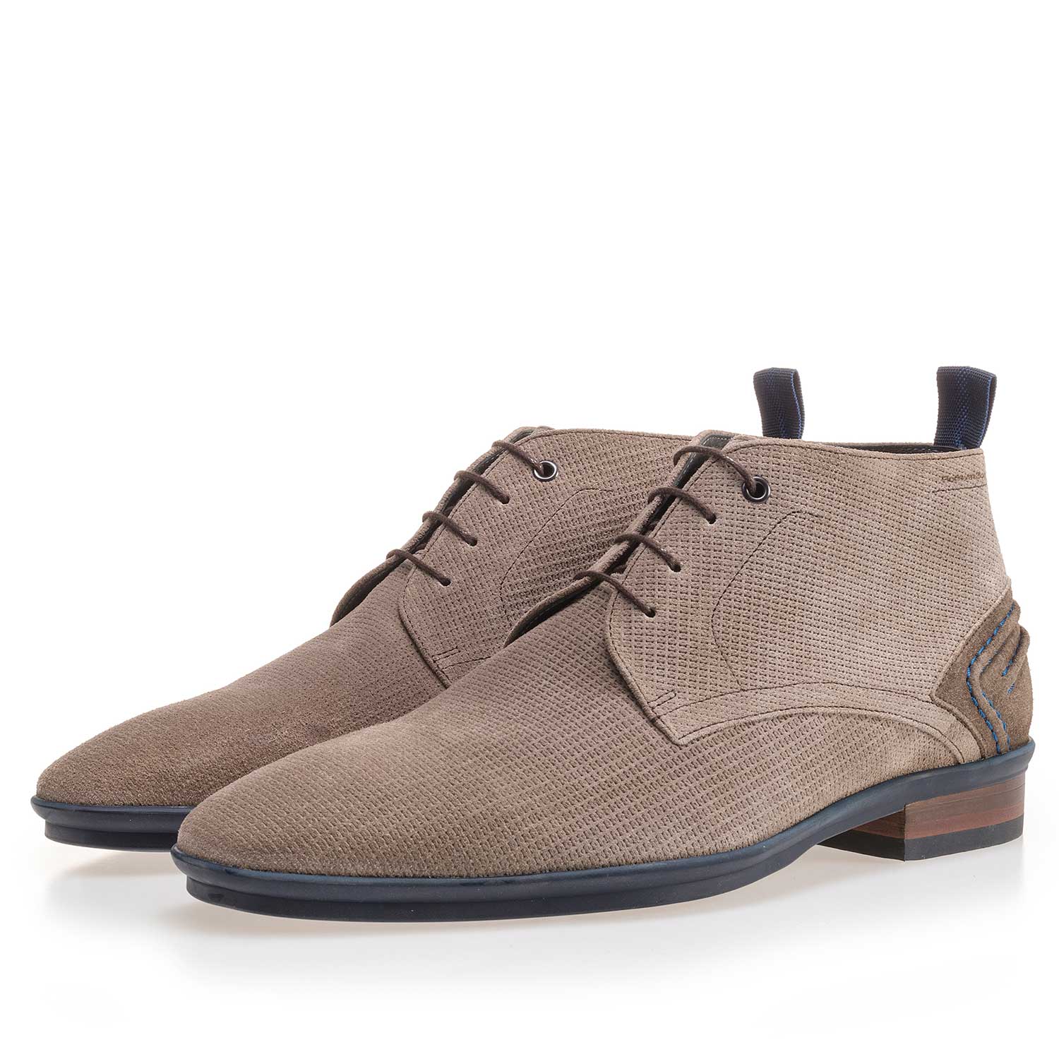 10960/16 - Taupe veterboot van suède met dessin 10960/16 - Taupe veterboot van suède met dessin