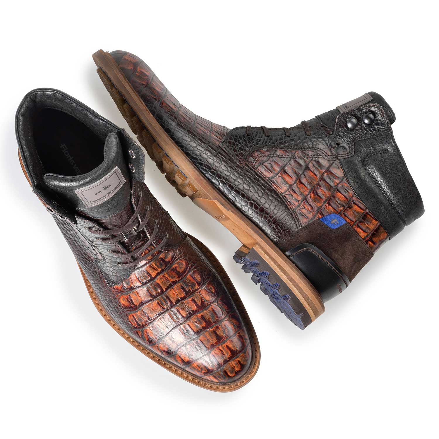 10234/12 - Bruine kalfsleren veterboot met crocoprint 10234/12 - Bruine kalfsleren veterboot met crocoprint