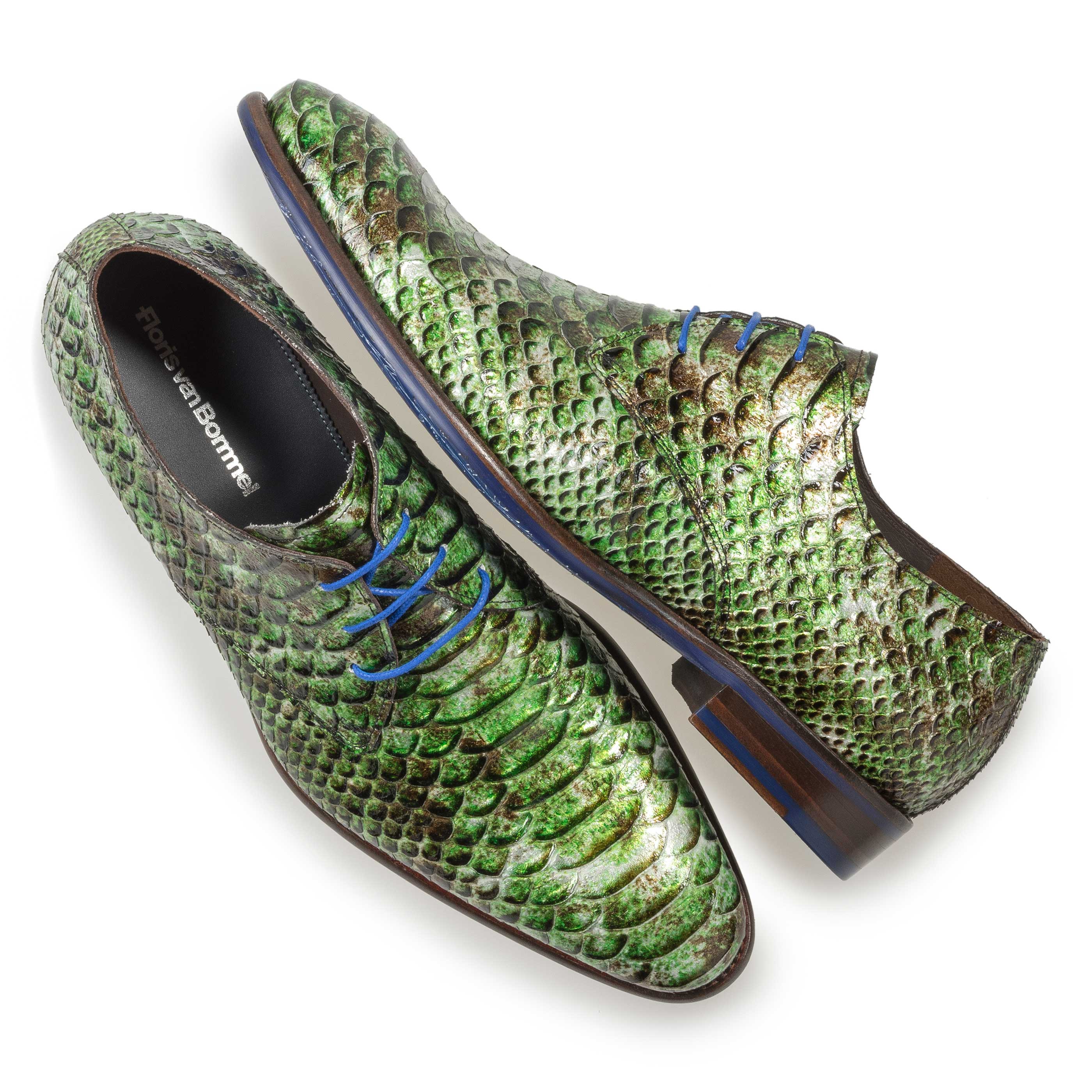 18121/01 - Groene lakleren veterschoen met snakeprint 18121/01 - Groene lakleren veterschoen met snakeprint