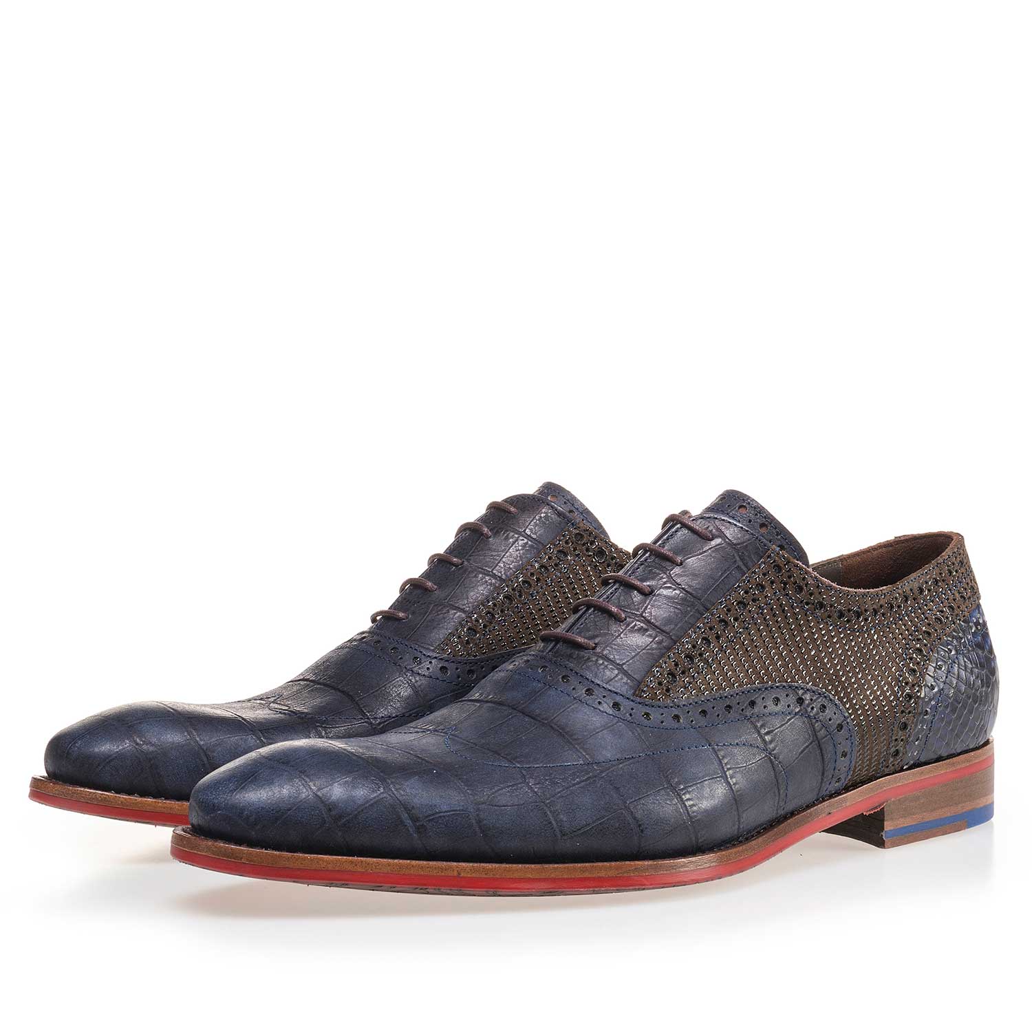 19104/05 - Donkerblauwe kalfsleren veterschoen met crocoprint 19104/05 - Donkerblauwe kalfsleren veterschoen met crocoprint
