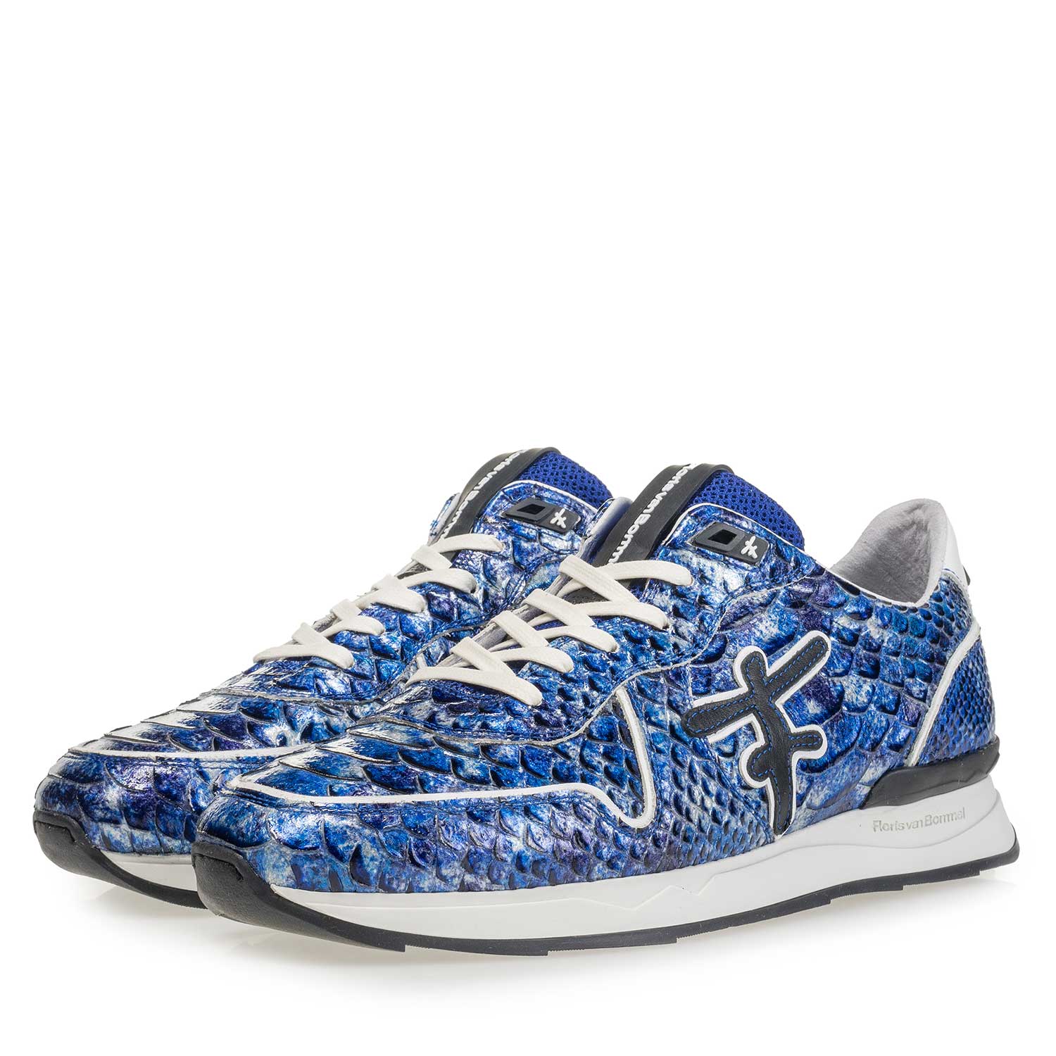 16246/14 - Blauwe lakleren sneaker met snakeprint 16246/14 - Blauwe lakleren sneaker met snakeprint