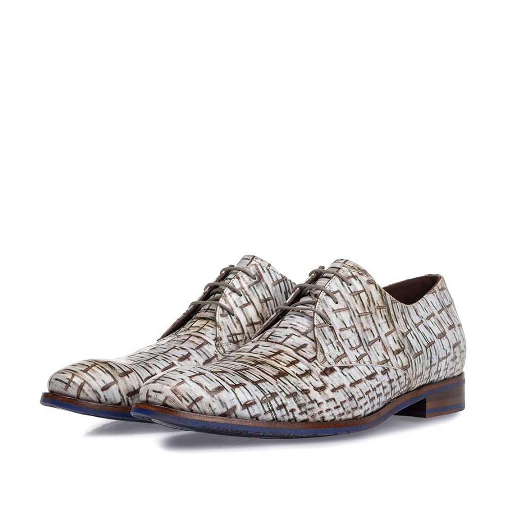 18089/02 - Veterschoen met print off-white 18089/02 - Veterschoen met print off-white