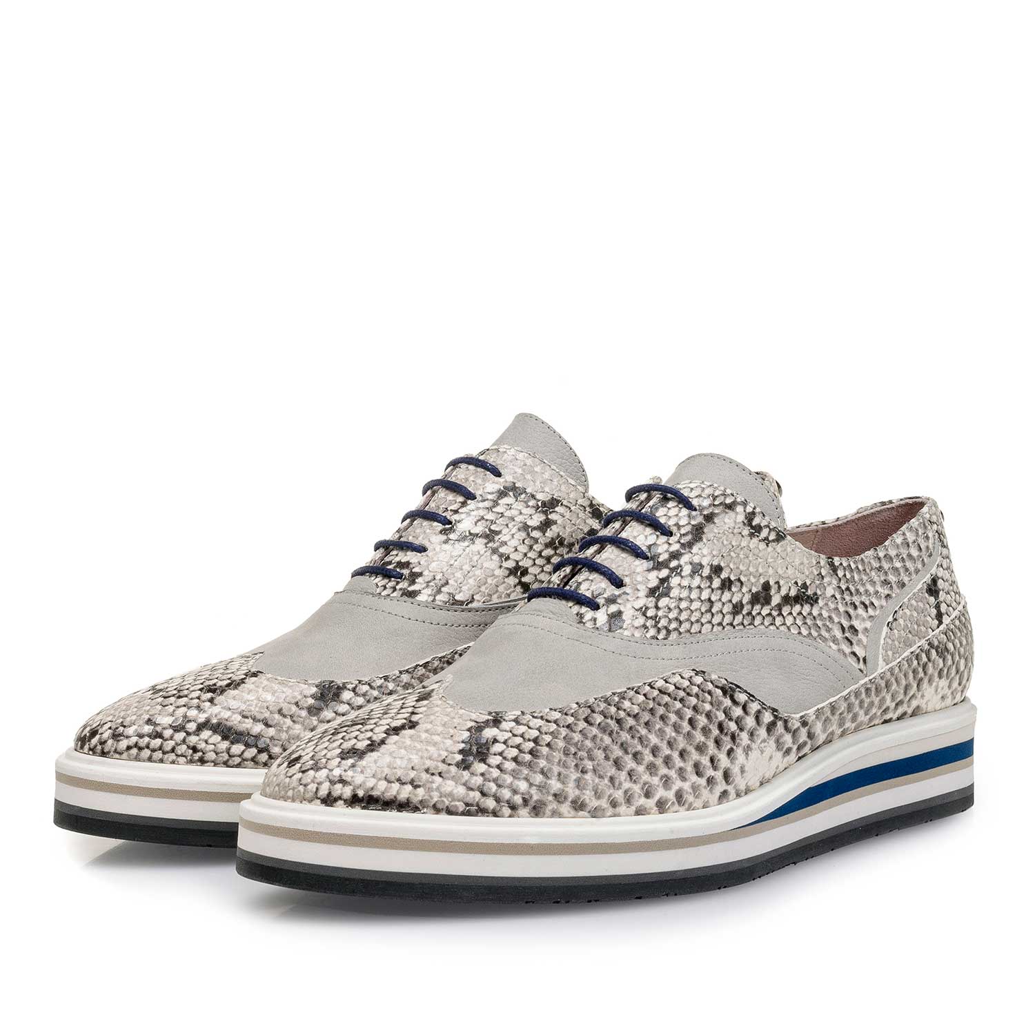 85806/00 - Witte leren veterschoen met snakeprint 85806/00 - Witte leren veterschoen met snakeprint