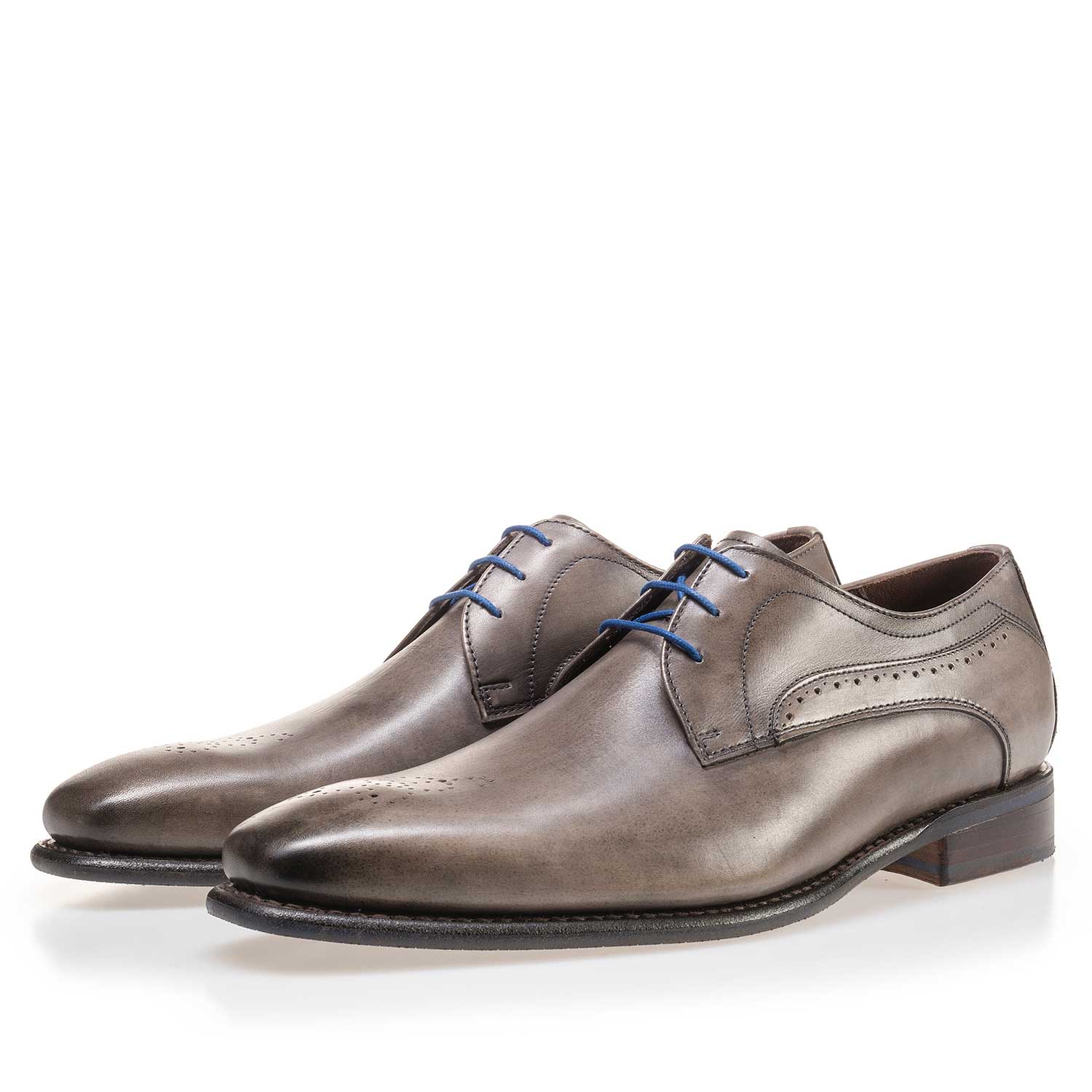 14182/02 - Taupekleurige veterschoen van kalfsleer 14182/02 - Taupekleurige veterschoen van kalfsleer