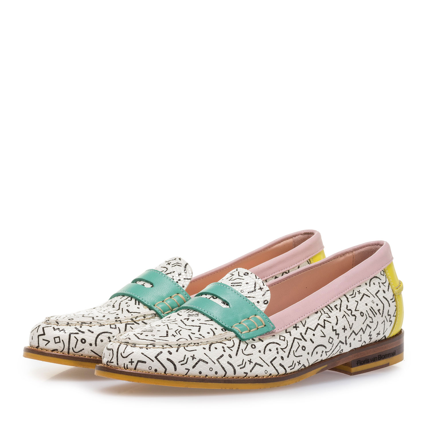 85409/13 - White loafer with black print 85409/13 - White loafer with black print