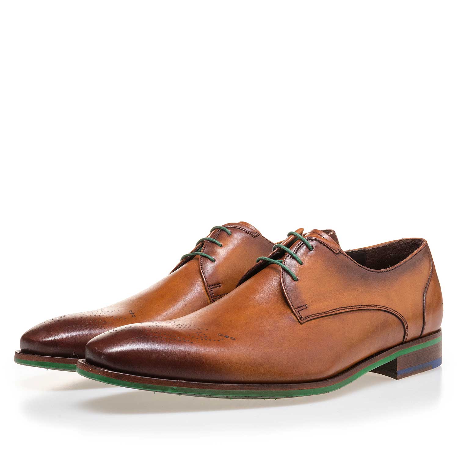 14193/00 - Cognackleurige leren veterschoen met laserprint 14193/00 - Cognackleurige leren veterschoen met laserprint