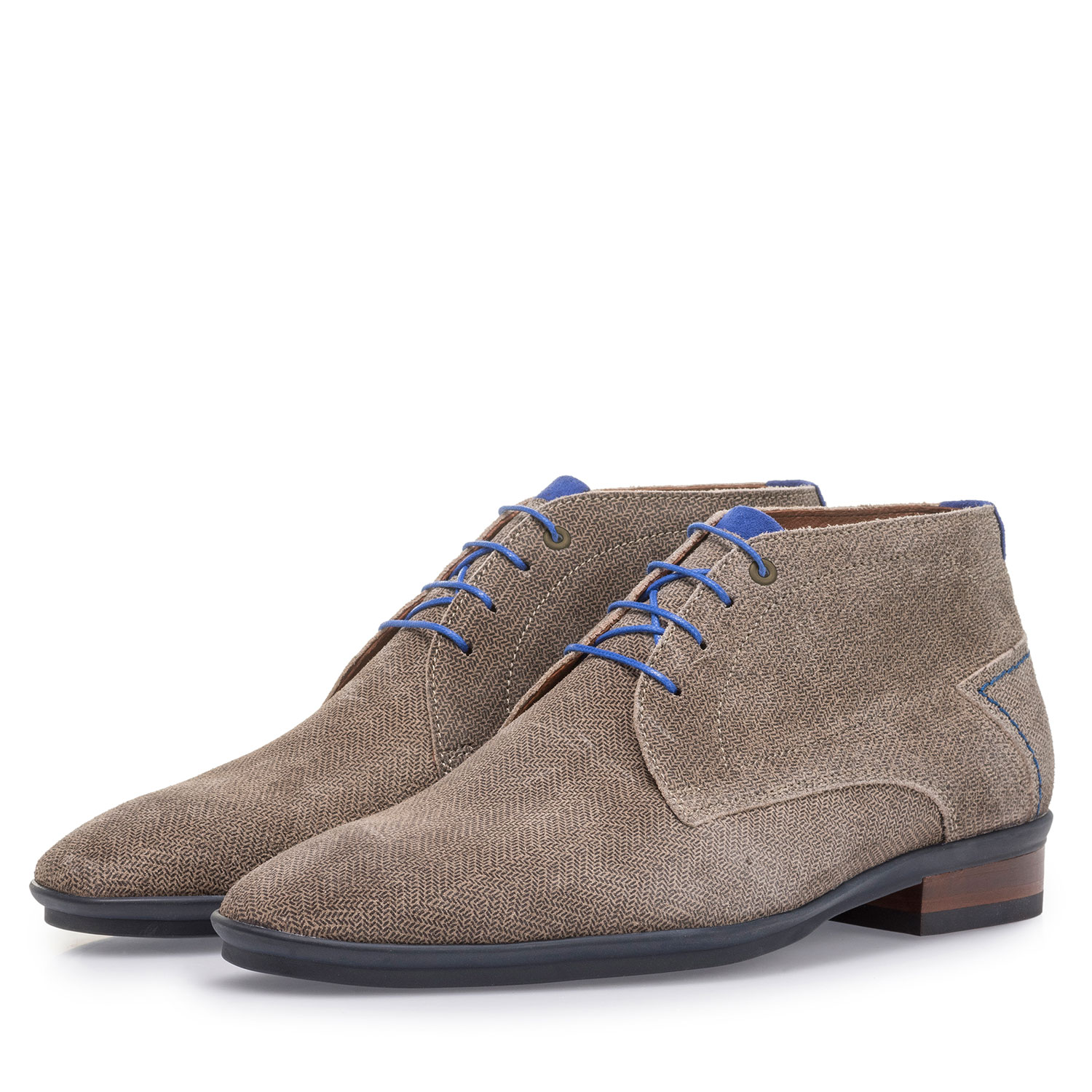 20440/01 - Zandkleurige suède veterboot met print 20440/01 - Zandkleurige suède veterboot met print