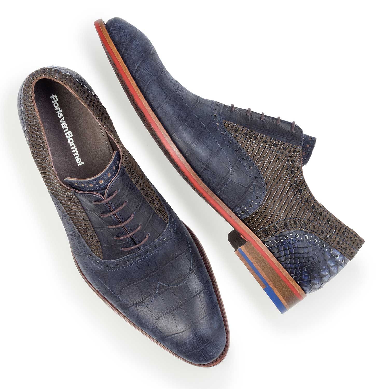 19104/05 - Donkerblauwe kalfsleren veterschoen met crocoprint 19104/05 - Donkerblauwe kalfsleren veterschoen met crocoprint
