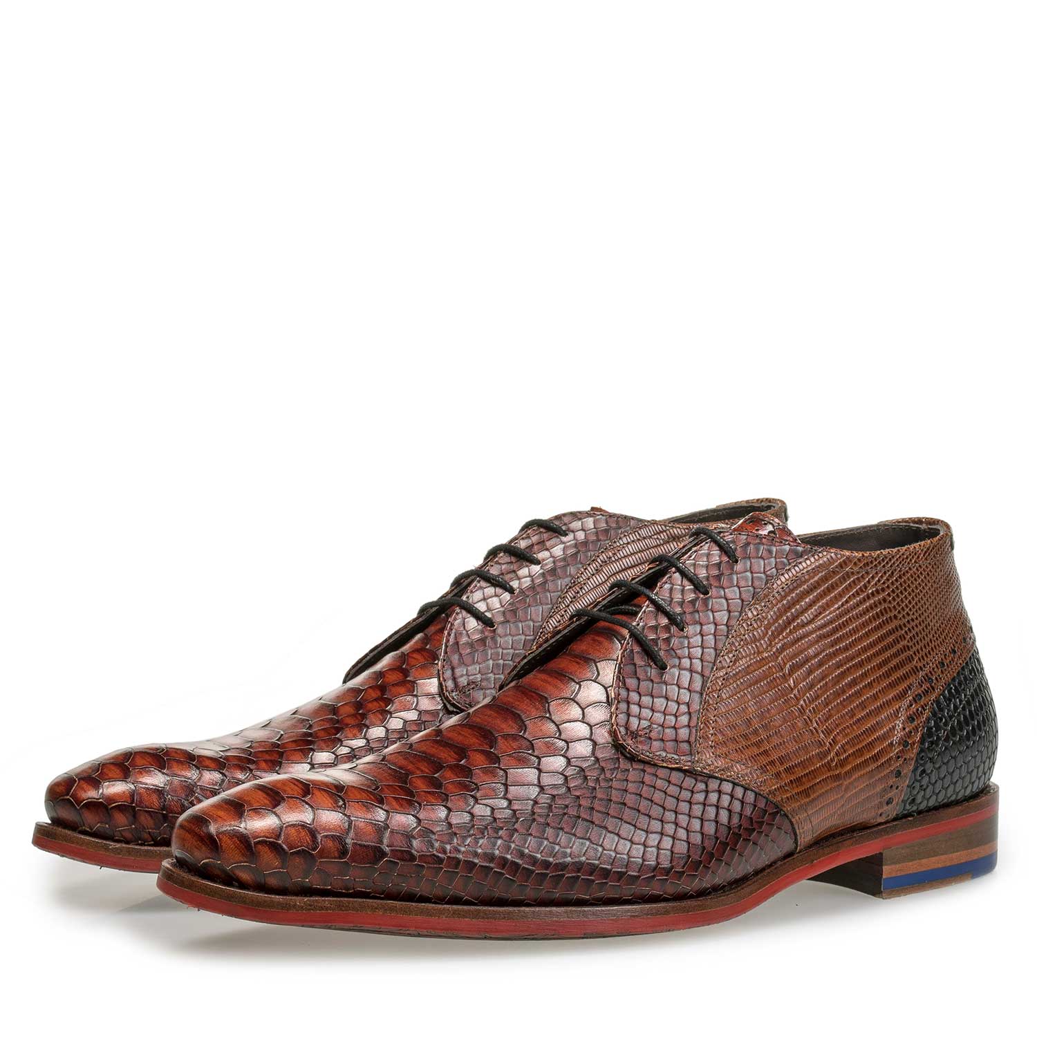 20105/00 - Halfhoge cognac veterschoen met snakeprint 20105/00 - Halfhoge cognac veterschoen met snakeprint