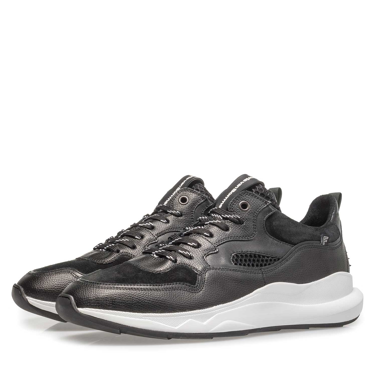 16269/00 - Zwarte kalfsleren sneaker met lichte structuur 16269/00 - Zwarte kalfsleren sneaker met lichte structuur