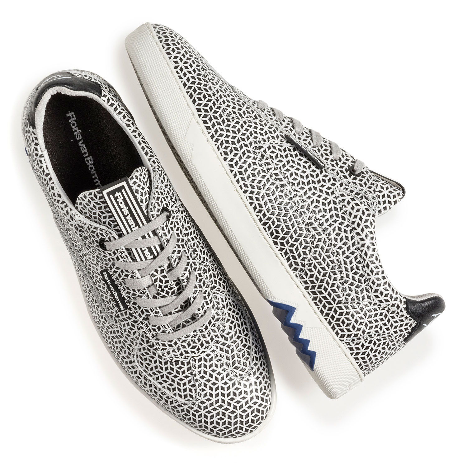 16342/25 - Witte kalfsleren sneaker met zwarte print 16342/25 - Witte kalfsleren sneaker met zwarte print