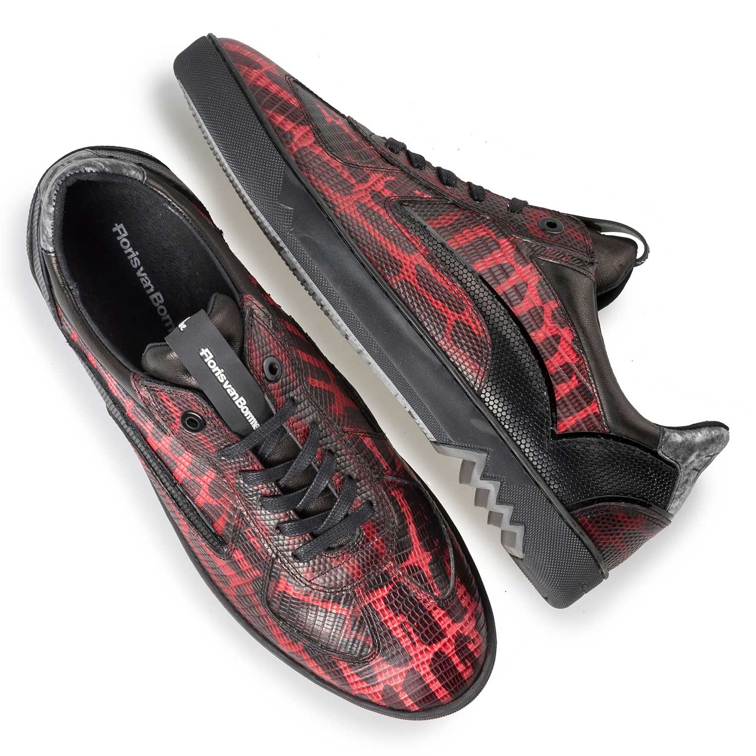 16242/04 - Rode sneaker van kalfsleer met lizardprint 16242/04 - Rode sneaker van kalfsleer met lizardprint